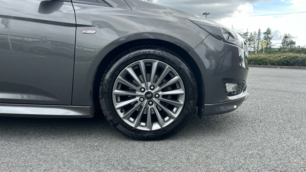 Ford Focus 1.0 EcoBoost 140 ST-Line Navigation 5dr Petrol Hatchback - Image 7