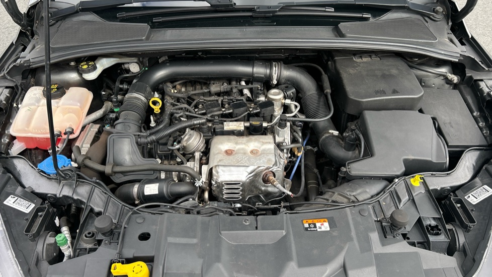 Ford Focus 1.0 EcoBoost 140 ST-Line Navigation 5dr Petrol Hatchback - Image 12