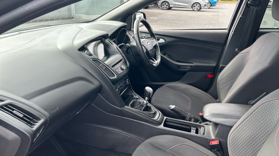 Ford Focus 1.0 EcoBoost 140 ST-Line Navigation 5dr Petrol Hatchback - Image 13