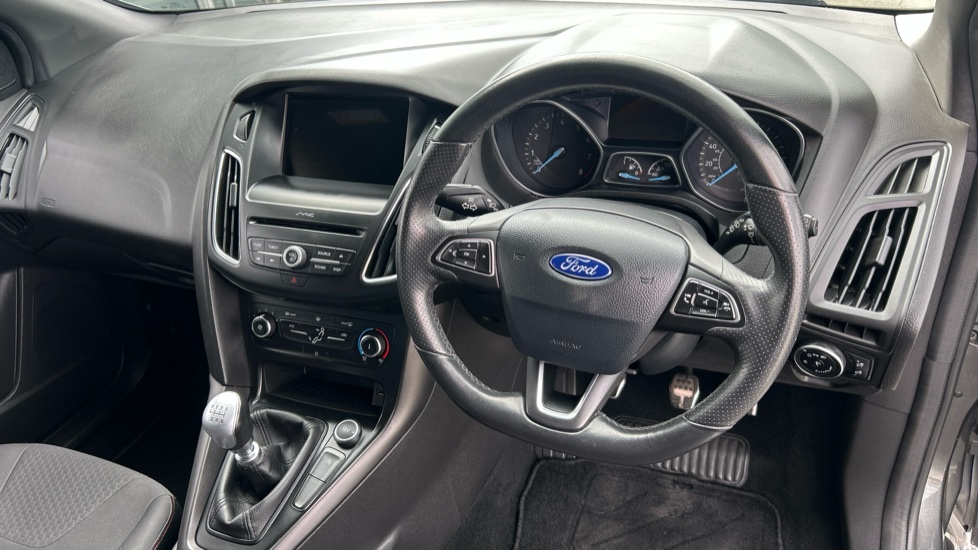 Ford Focus 1.0 EcoBoost 140 ST-Line Navigation 5dr Petrol Hatchback - Image 14