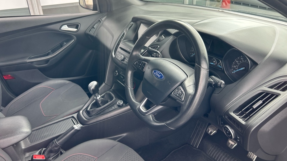Ford Focus 1.0 EcoBoost 140 ST-Line Navigation 5dr Petrol Hatchback - Image 15