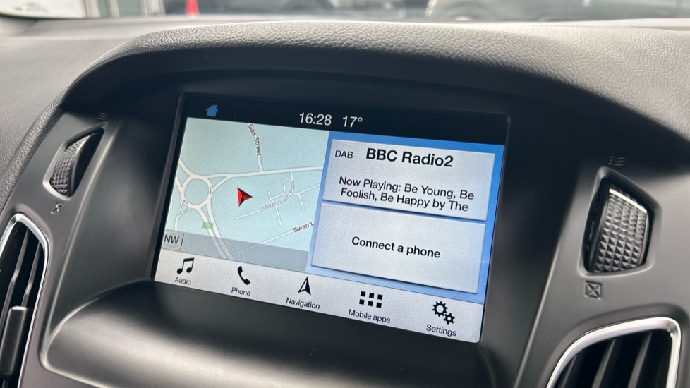 Ford Focus 1.0 EcoBoost 140 ST-Line Navigation 5dr Petrol Hatchback - Image 10