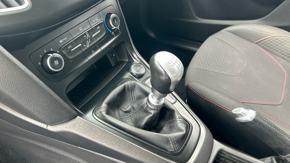 Ford Focus 1.0 EcoBoost 140 ST-Line Navigation 5dr Petrol Hatchback - Image 16