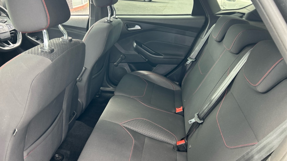 Ford Focus 1.0 EcoBoost 140 ST-Line Navigation 5dr Petrol Hatchback - Image 19