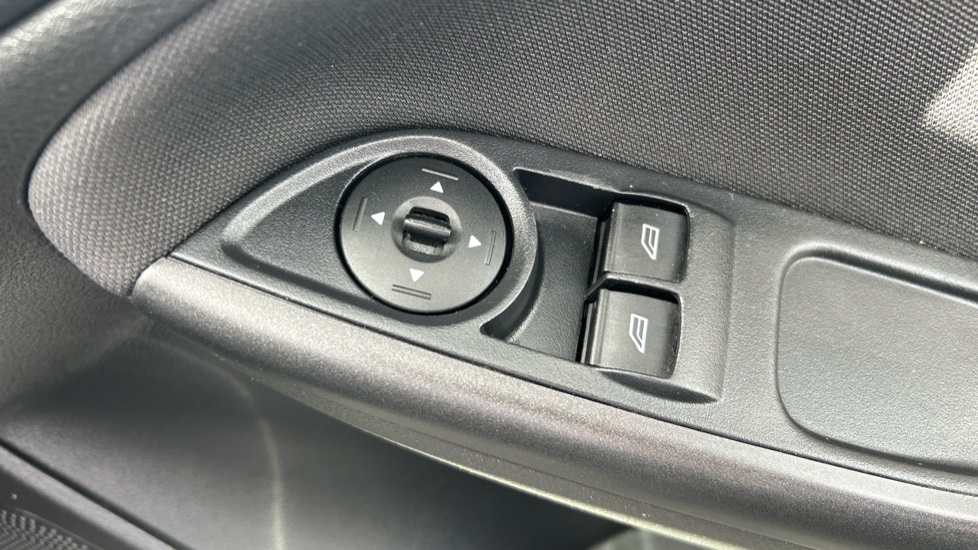 Ford Focus 1.0 EcoBoost 140 ST-Line Navigation 5dr Petrol Hatchback - Image 22
