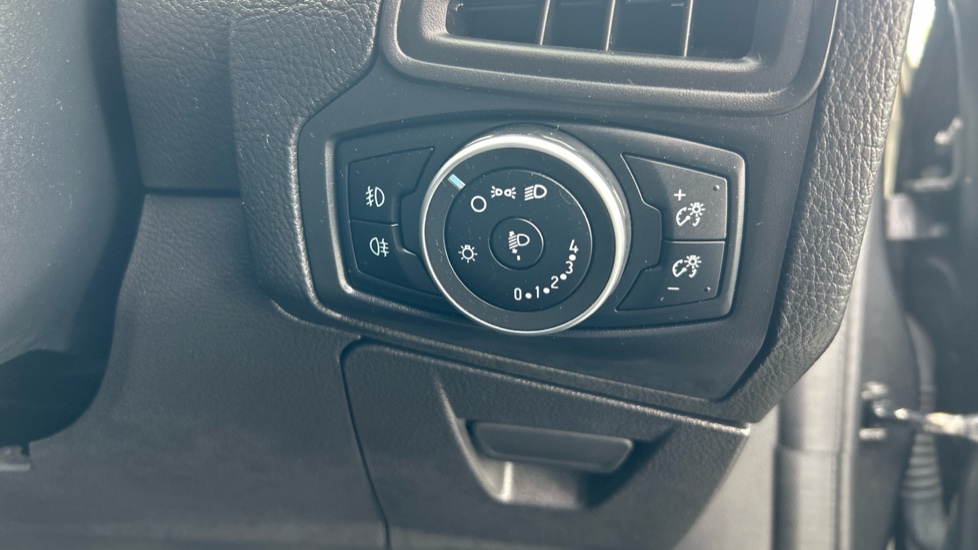 Ford Focus 1.0 EcoBoost 140 ST-Line Navigation 5dr Petrol Hatchback - Image 23