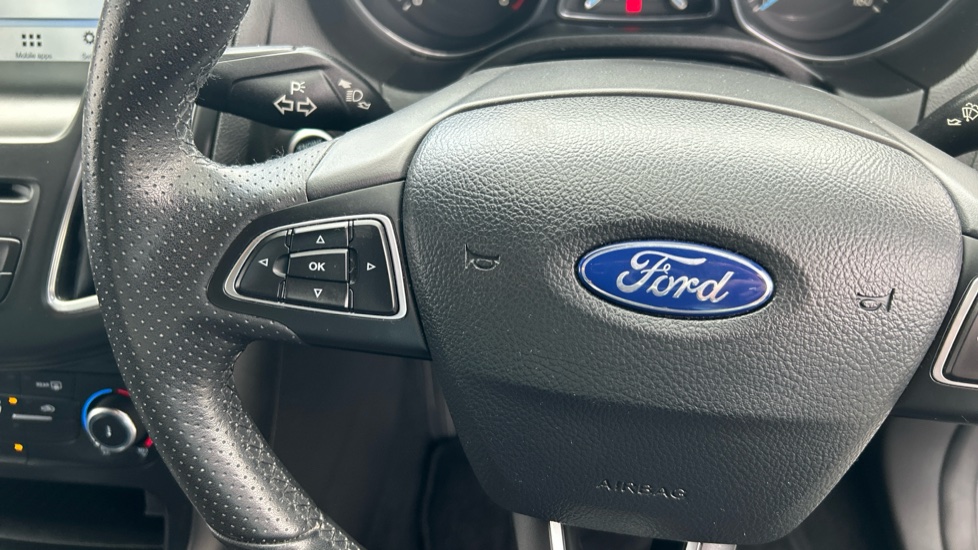 Ford Focus 1.0 EcoBoost 140 ST-Line Navigation 5dr Petrol Hatchback - Image 26