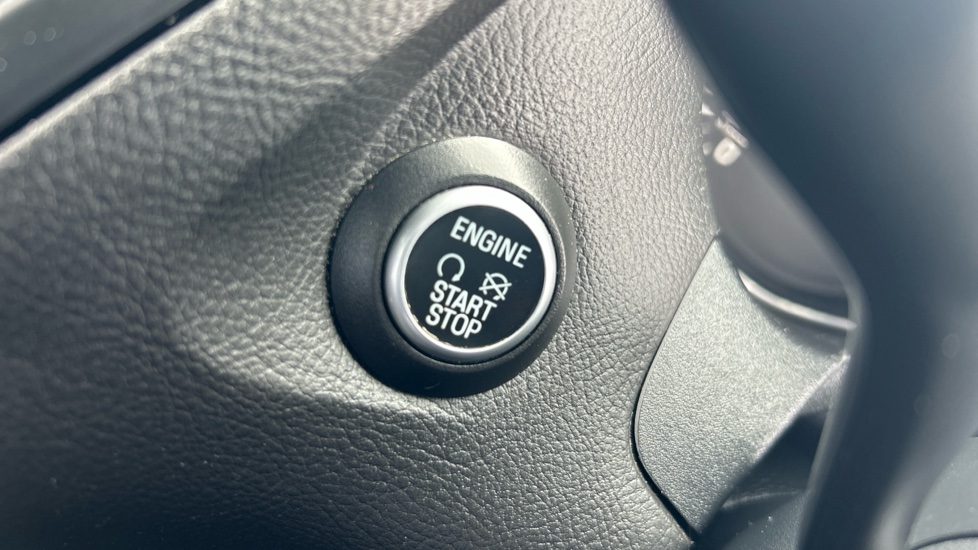 Ford Focus 1.0 EcoBoost 140 ST-Line Navigation 5dr Petrol Hatchback - Image 32