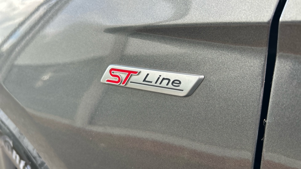 Ford Focus 1.0 EcoBoost 140 ST-Line Navigation 5dr Petrol Hatchback - Image 38