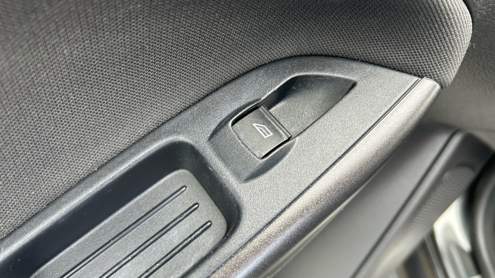 Ford Focus 1.0 EcoBoost 140 ST-Line Navigation 5dr Petrol Hatchback - Image 41