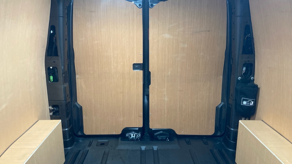 Ford Transit Custom E-320 L1 Rwd 100kW 65kWh H1 Van Limited Auto - Image 15