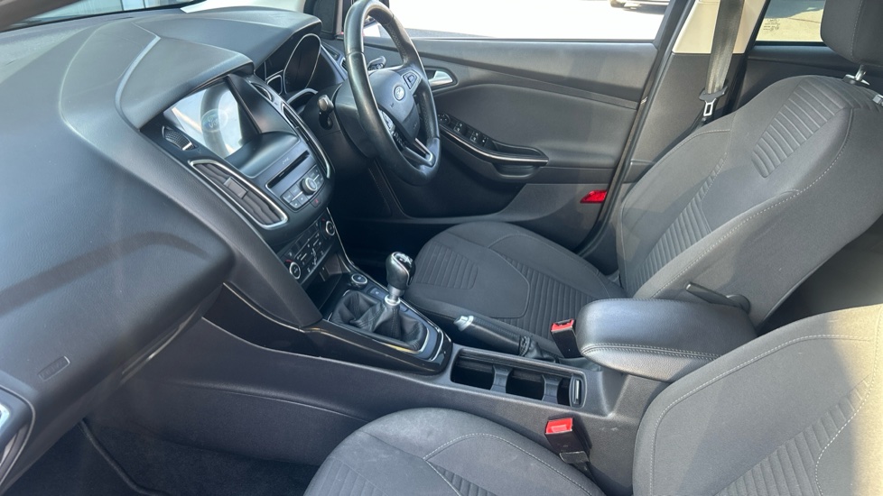 Ford Focus 1.0 EcoBoost 125 Titanium 5dr Petrol Hatchback - Image 13