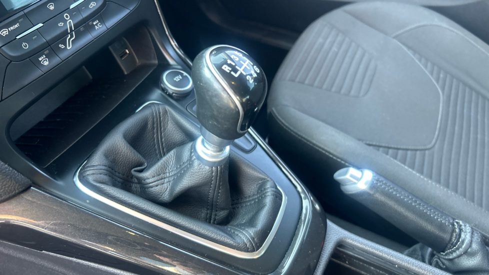Ford Focus 1.0 EcoBoost 125 Titanium 5dr Petrol Hatchback - Image 16