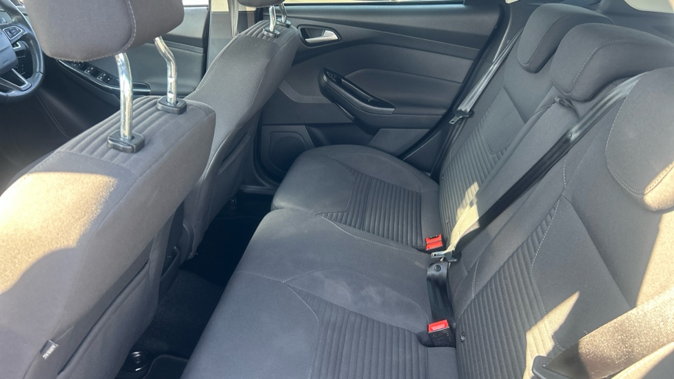 Ford Focus 1.0 EcoBoost 125 Titanium 5dr Petrol Hatchback - Image 19