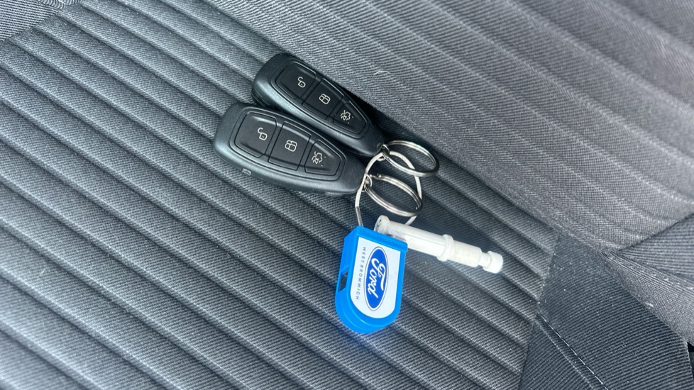 Ford Focus 1.0 EcoBoost 125 Titanium 5dr Petrol Hatchback - Image 8