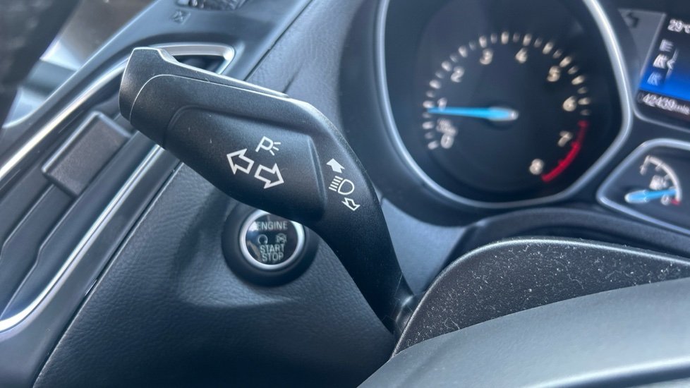 Ford Focus 1.0 EcoBoost 125 Titanium 5dr Petrol Hatchback - Image 29