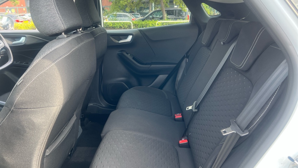 Ford Puma 1.0 EcoBoost Hybrid mHEV Titanium 5dr DCT Petrol Hatchback - Image 16