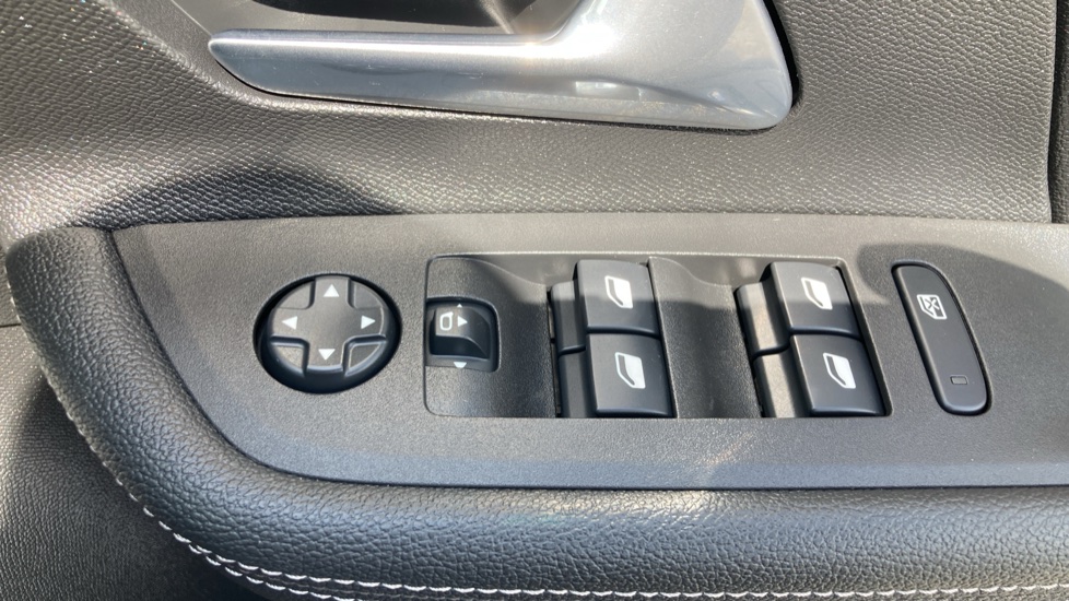 Vauxhall Mokka 100kW Ultimate 50kWh 5dr Auto Electric Hatchback - Image 28