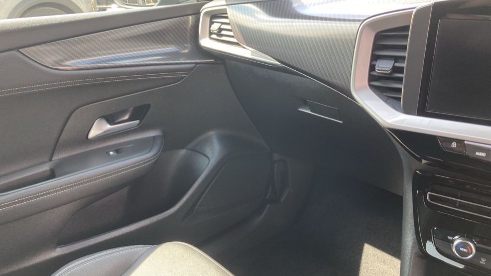 Vauxhall Mokka 100kW Ultimate 50kWh 5dr Auto Electric Hatchback - Image 37