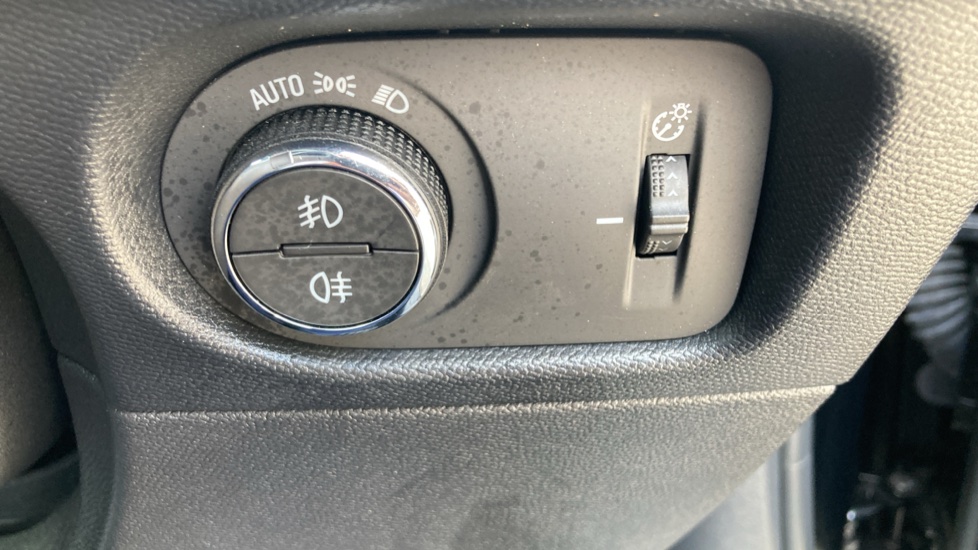 Vauxhall Mokka 100kW Ultimate 50kWh 5dr Auto Electric Hatchback - Image 40