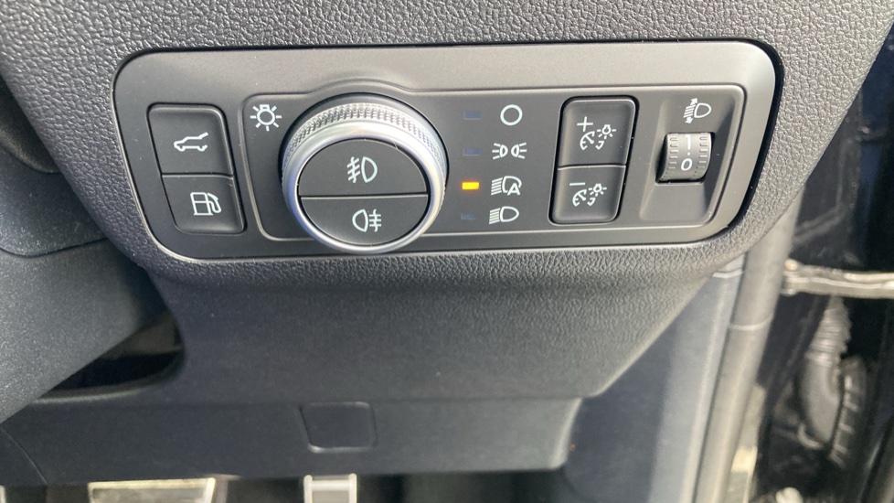 Ford Kuga 2.5 PHEV ST-Line X Edition 5dr CVT Estate - Image 35