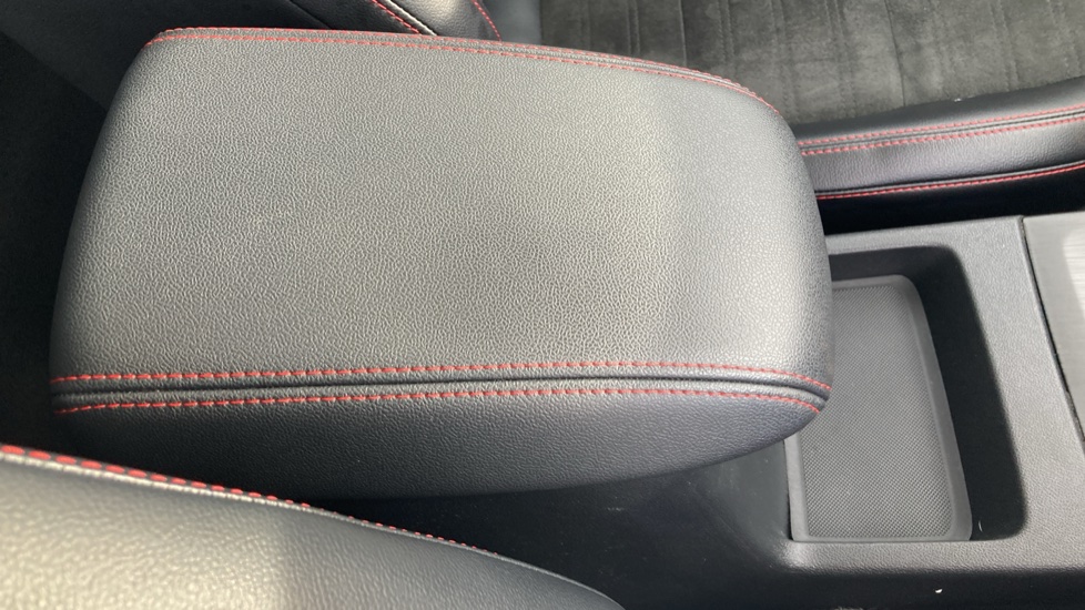 Ford Kuga 2.5 PHEV ST-Line X Edition 5dr CVT Estate - Image 45