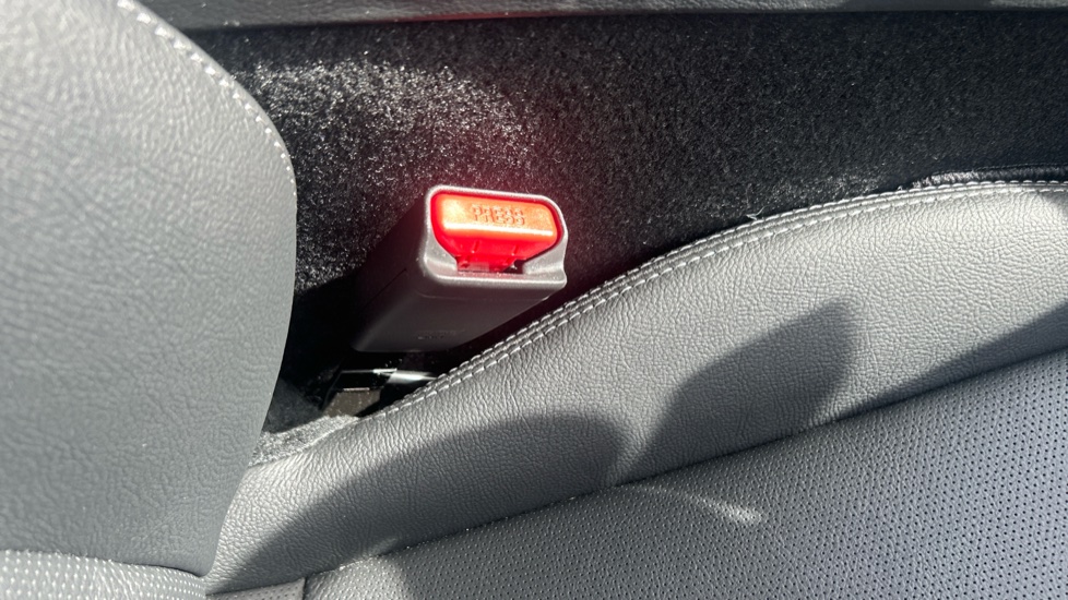 Mazda MX-5 2.0 [184] Exclusive-Line 2dr Petrol Convertible RF - Image 17