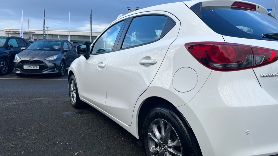 Mazda 2 1.5 e-Skyactiv G MHEV SE-L 5dr Petrol Hatchback - Image 32