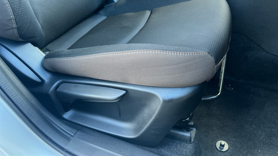 Mazda 2 1.5 e-Skyactiv G MHEV SE-L 5dr Petrol Hatchback - Image 37