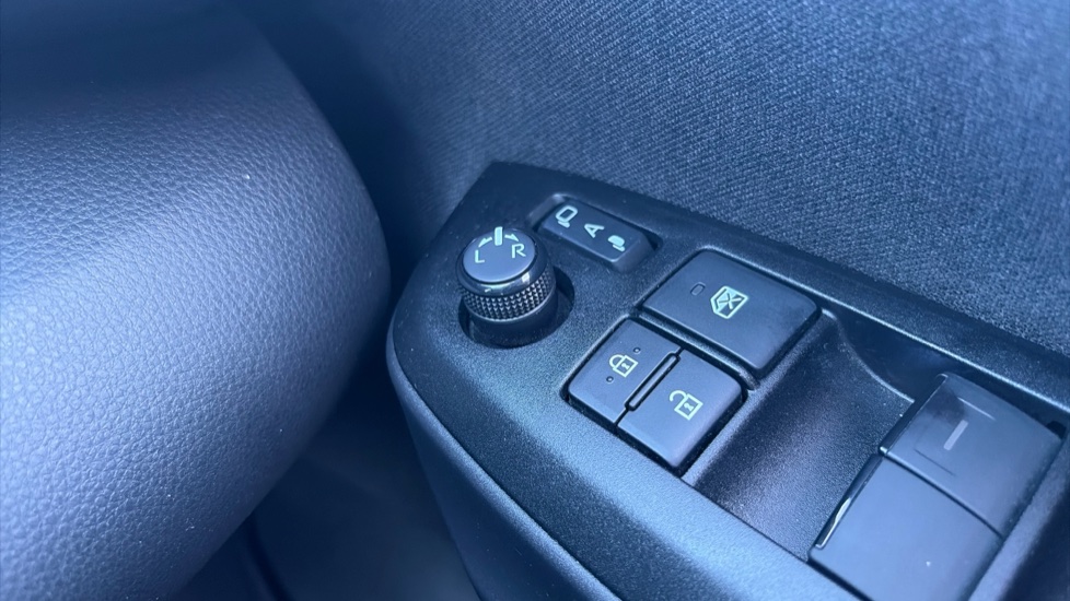 Mazda 2 Hybrid 1.5i Hybrid Exclusive Line 5dr CVT Hybrid Hatchback - Image 22