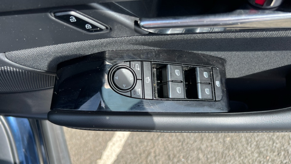 Mazda CX-30 2.0 e-Skyactiv G MHEV Sport Lux 5dr Petrol Hatchback - Image 31