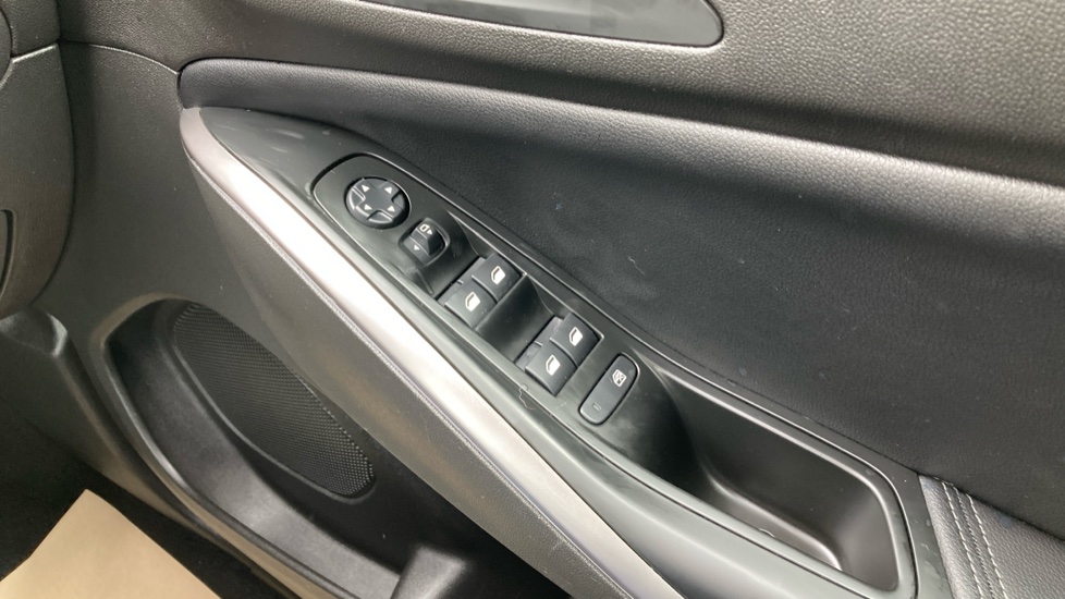 Vauxhall Grandland 1.2 Turbo Ultimate 5dr Petrol Hatchback - Image 29