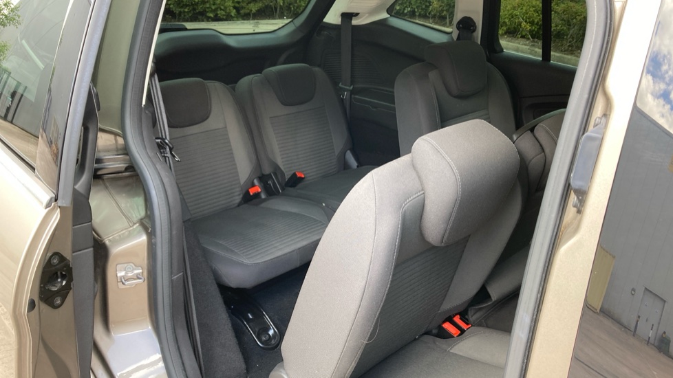 Ford Grand C-MAX 1.5 EcoBoost Titanium 5dr Powershift Petrol Estate - Image 33