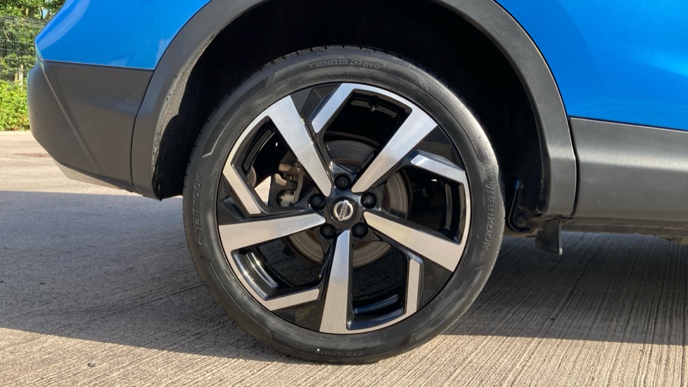 Nissan Qashqai 1.3 DiG-T N-Motion 5dr Petrol Hatchback - Image 7