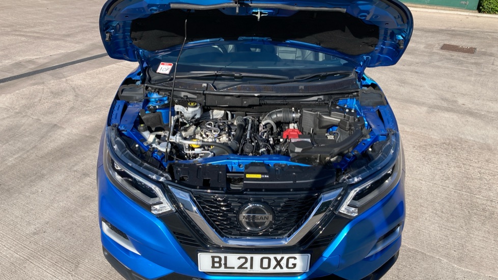 Nissan Qashqai 1.3 DiG-T N-Motion 5dr Petrol Hatchback - Image 8