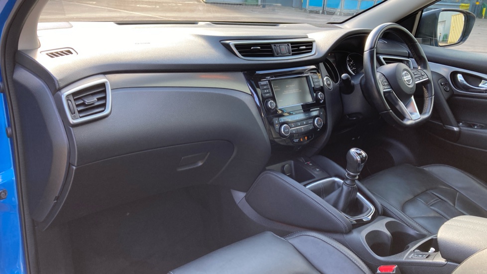 Nissan Qashqai 1.3 DiG-T N-Motion 5dr Petrol Hatchback - Image 9