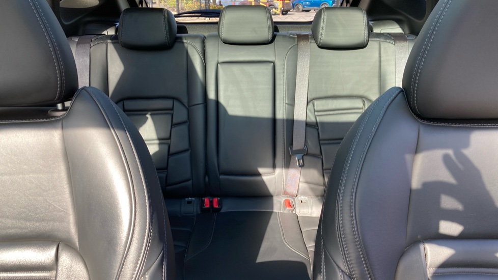 Nissan Qashqai 1.3 DiG-T N-Motion 5dr Petrol Hatchback - Image 15