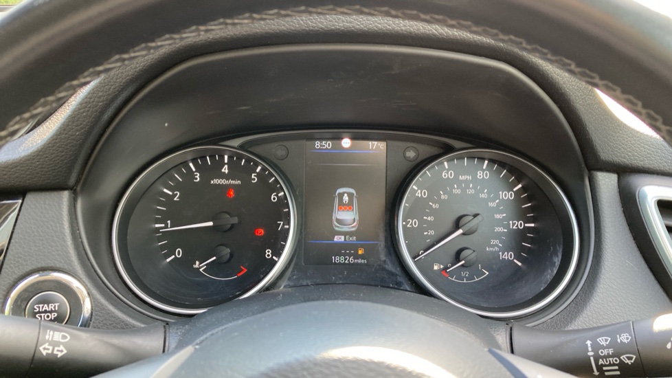 Nissan Qashqai 1.3 DiG-T N-Motion 5dr Petrol Hatchback - Image 18
