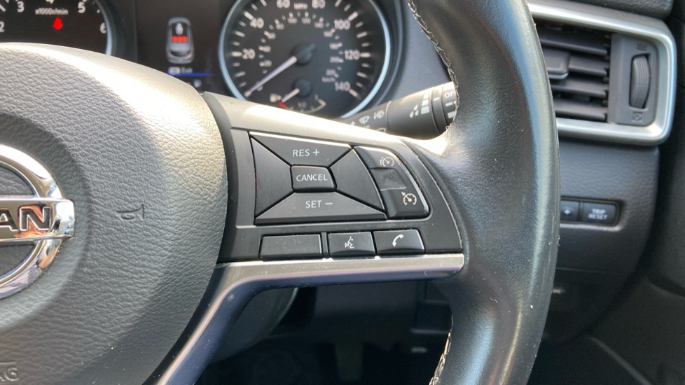Nissan Qashqai 1.3 DiG-T N-Motion 5dr Petrol Hatchback - Image 22