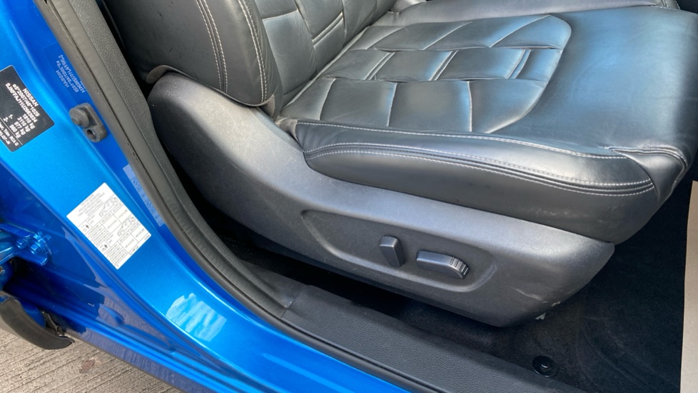 Nissan Qashqai 1.3 DiG-T N-Motion 5dr Petrol Hatchback - Image 30