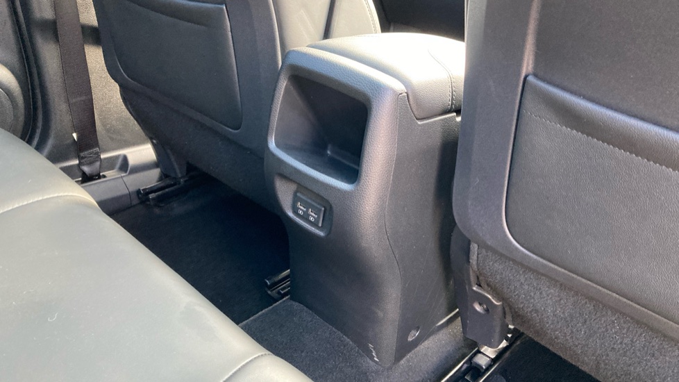 Nissan Qashqai 1.3 DiG-T N-Motion 5dr Petrol Hatchback - Image 34