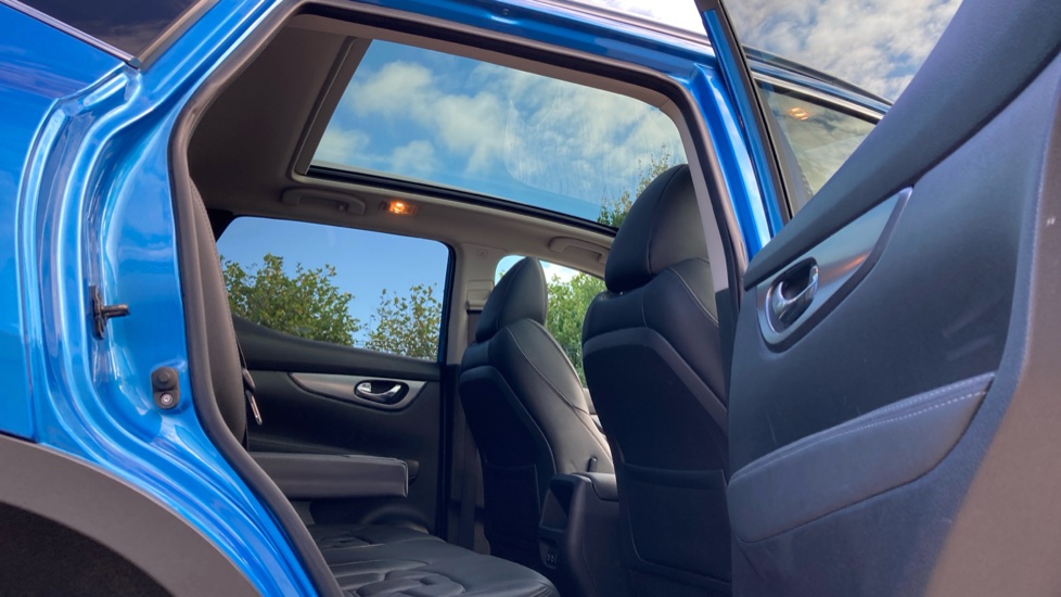 Nissan Qashqai 1.3 DiG-T N-Motion 5dr Petrol Hatchback - Image 36