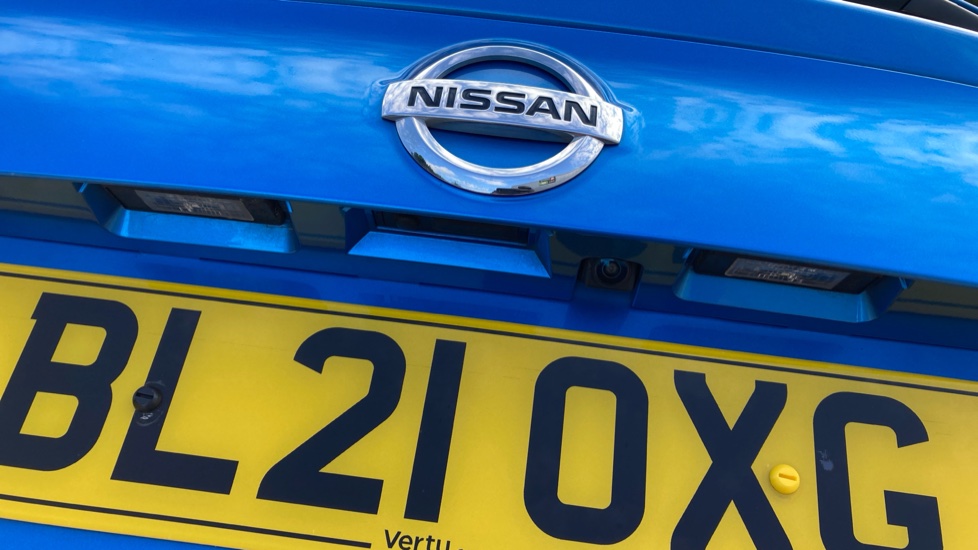Nissan Qashqai 1.3 DiG-T N-Motion 5dr Petrol Hatchback - Image 37