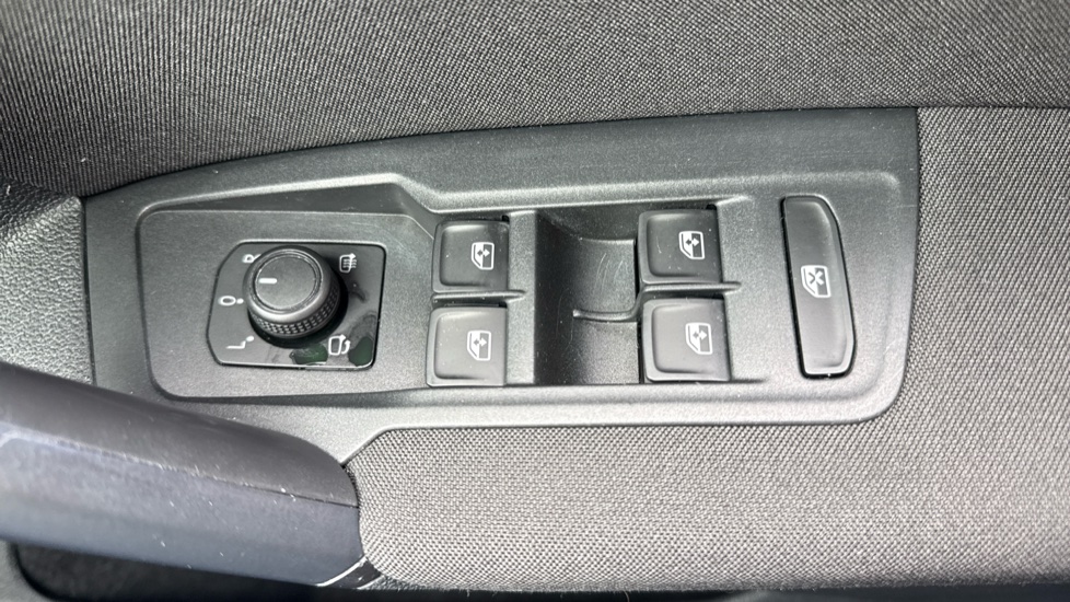 Volkswagen Tiguan 1.5 TSi EVO 150 Match 5dr Petrol Estate - Image 27