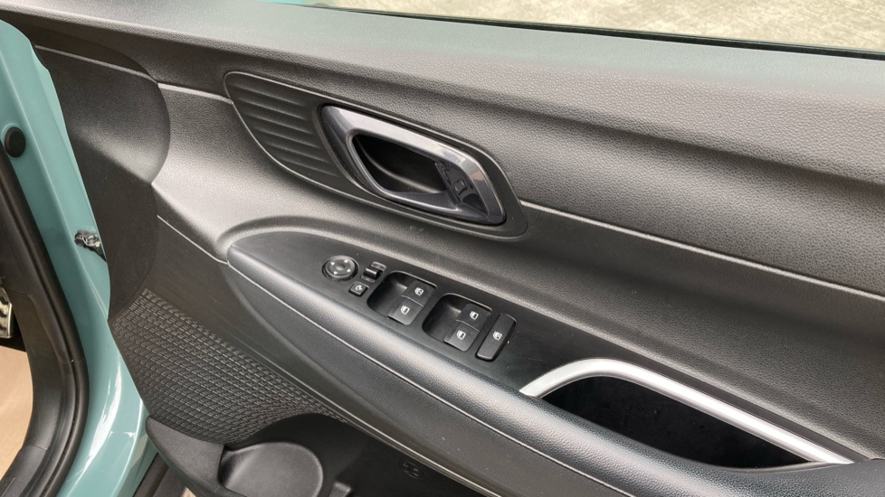 Hyundai BAYON 1.0 TGDi 48V MHEV Premium 5dr DCT Petrol Hatchback - Image 28