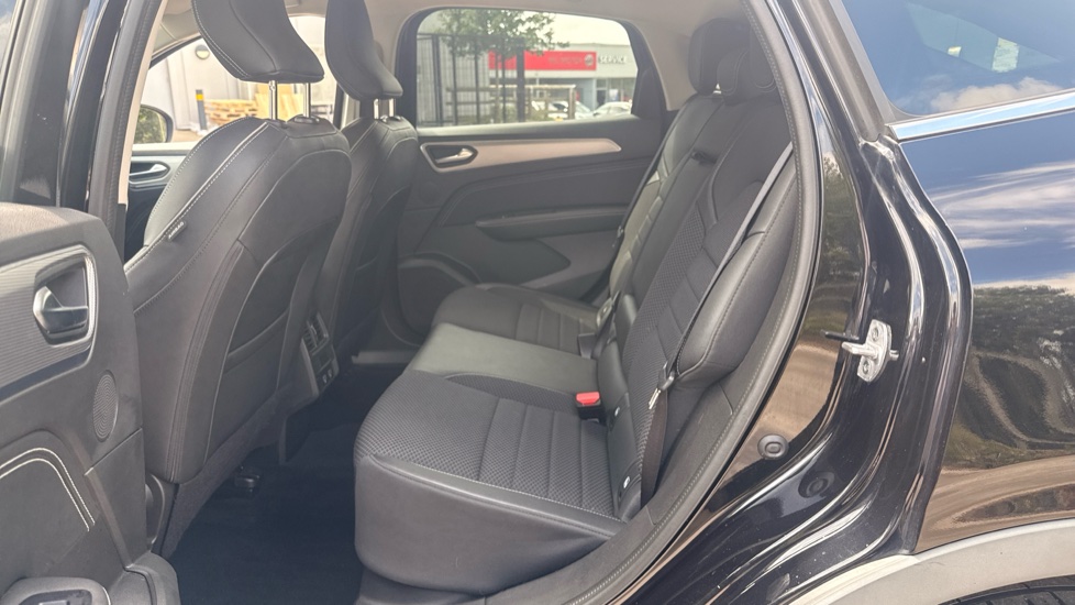 Renault Arkana 1.6 E-TECH Hybrid 145 S Edition 5dr Auto Hybrid Estate - Image 16