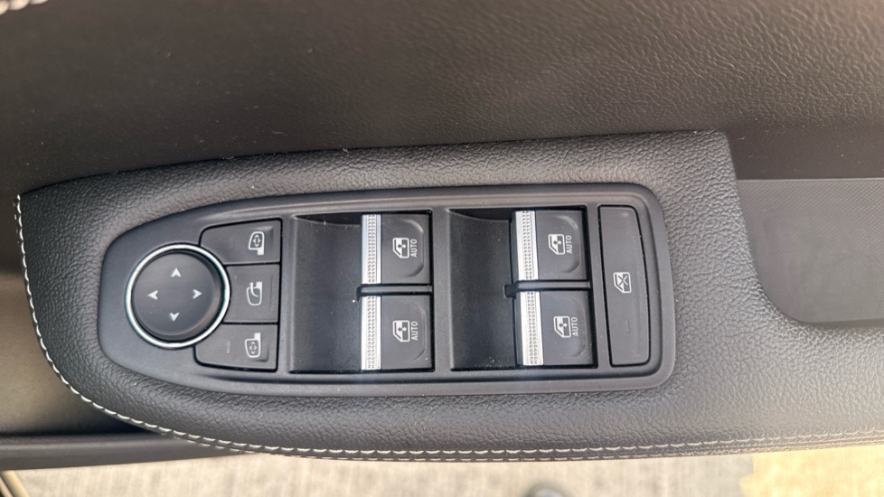 Renault Arkana 1.6 E-TECH Hybrid 145 S Edition 5dr Auto Hybrid Estate - Image 22