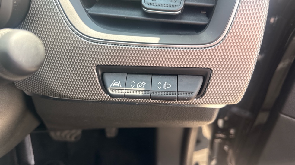 Renault Arkana 1.6 E-TECH Hybrid 145 S Edition 5dr Auto Hybrid Estate - Image 23