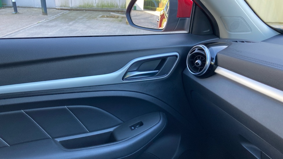 MG ZS 105kW Exclusive EV 45kWh 5dr Auto Electric Hatchback - Image 26