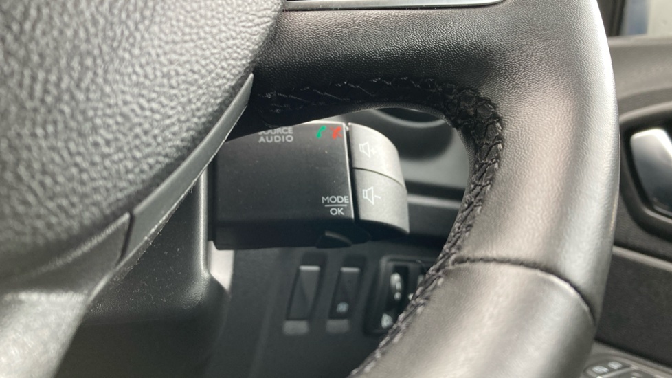 Renault Captur 1.5 dCi 90 Iconic 5dr Diesel Hatchback - Image 23